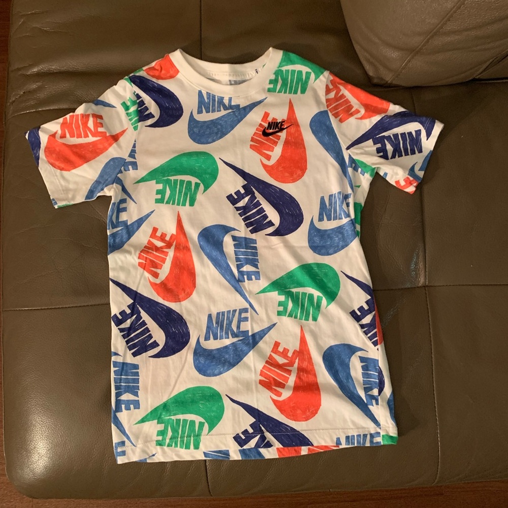 Nike multicolor T-Shirt / Size L (Big Kids)